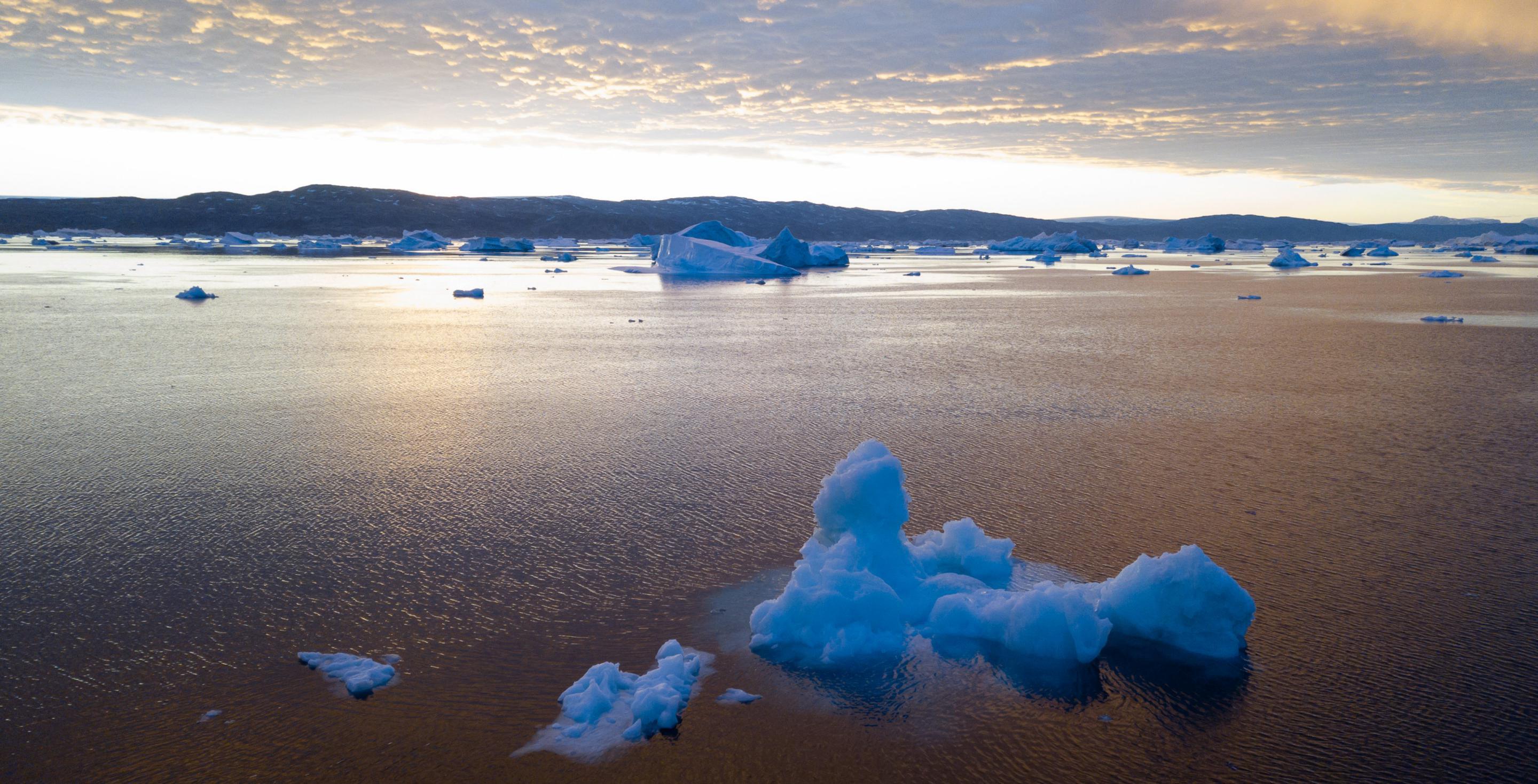 Photographie d'iceberg réalisée depuis un drone du fjord Sermilik sur la côte est du Groenland