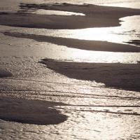 Détails de neige sur la glace du lac de Mývatn - Islande