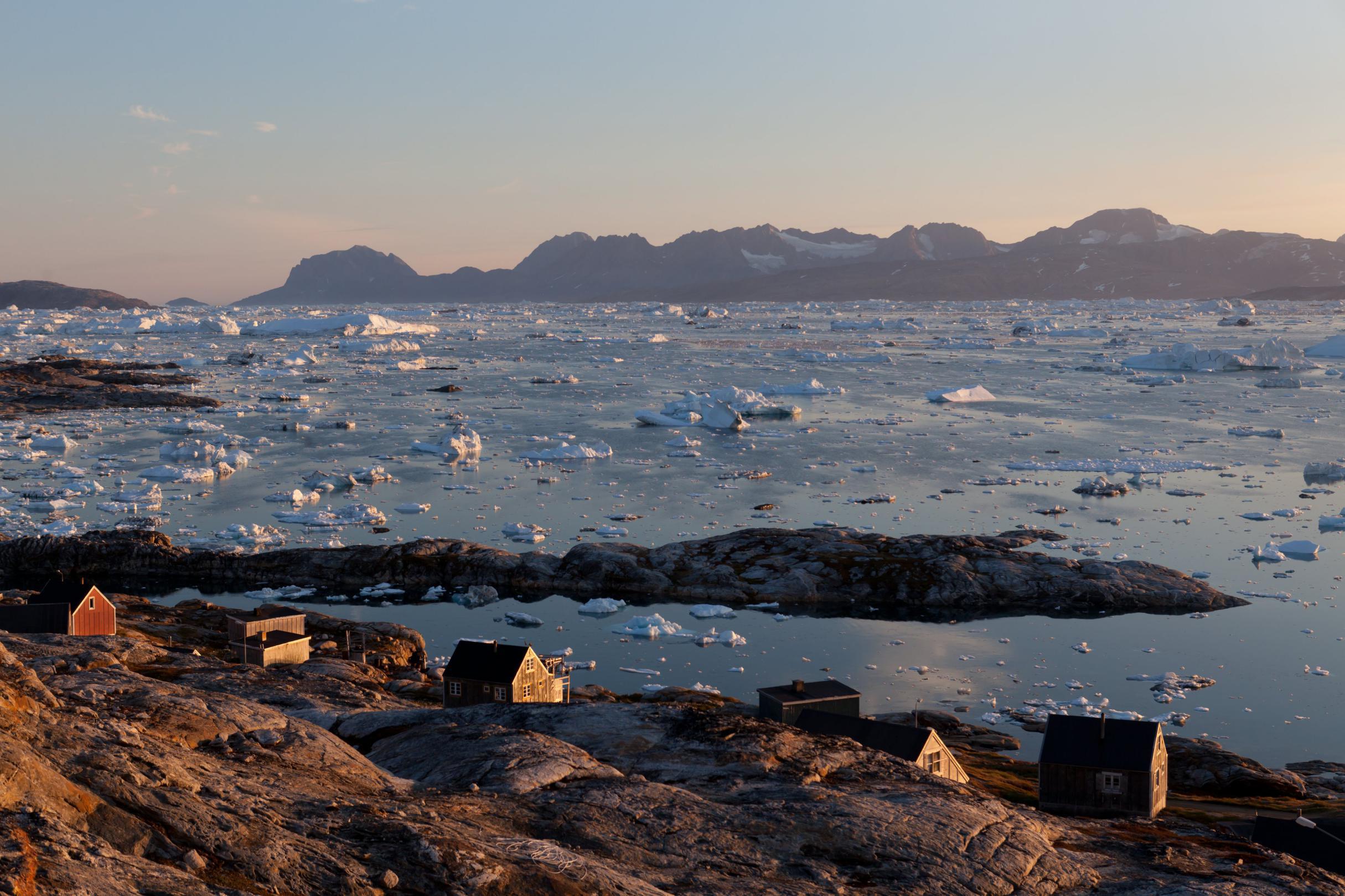 Crépuscule à Tinitikilac - Fjord Sermilik sur la côte est du Groenland