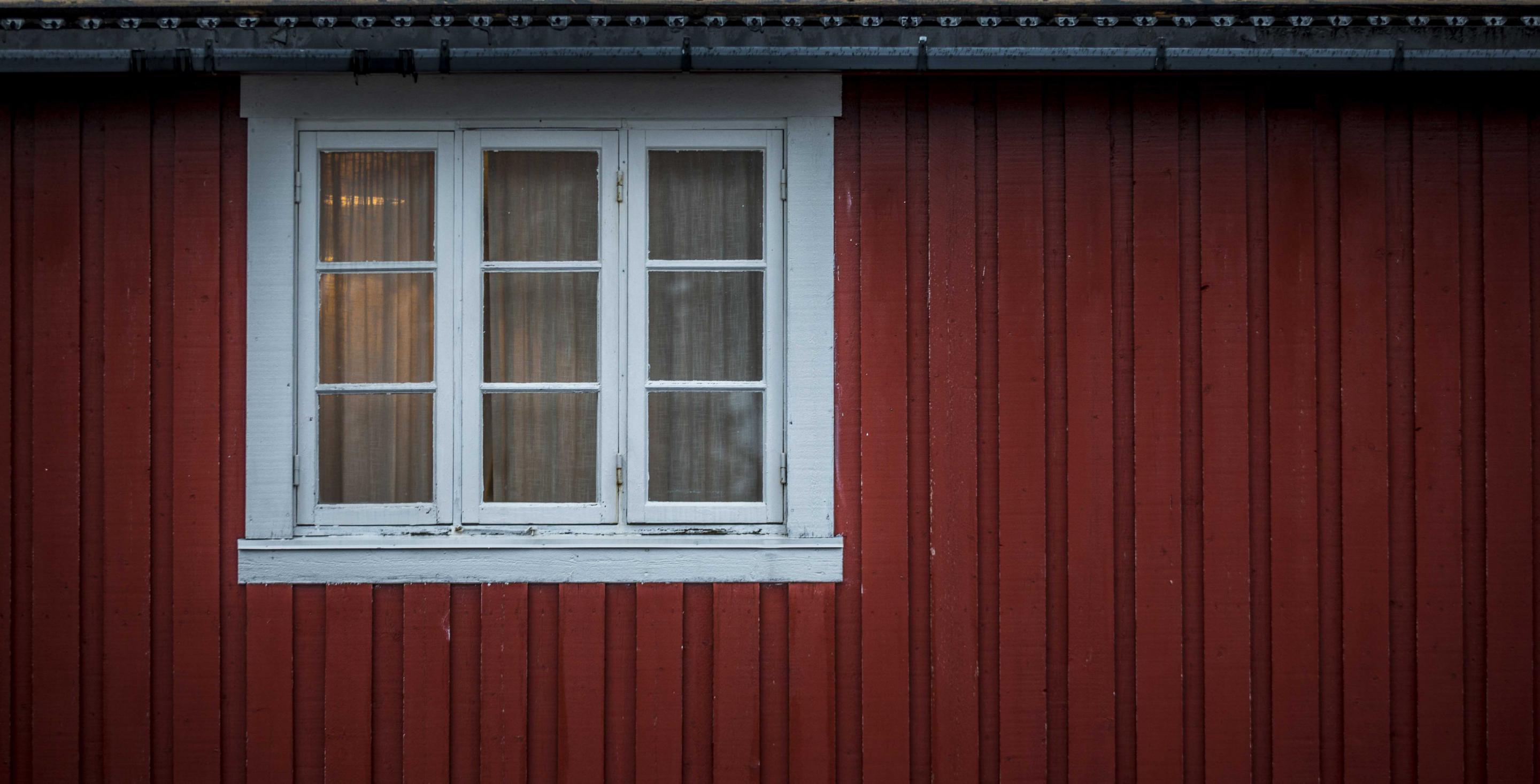 Rorbu : maison typique de pêcheurs à Hamnøy - îles Lofoten – Norvège
