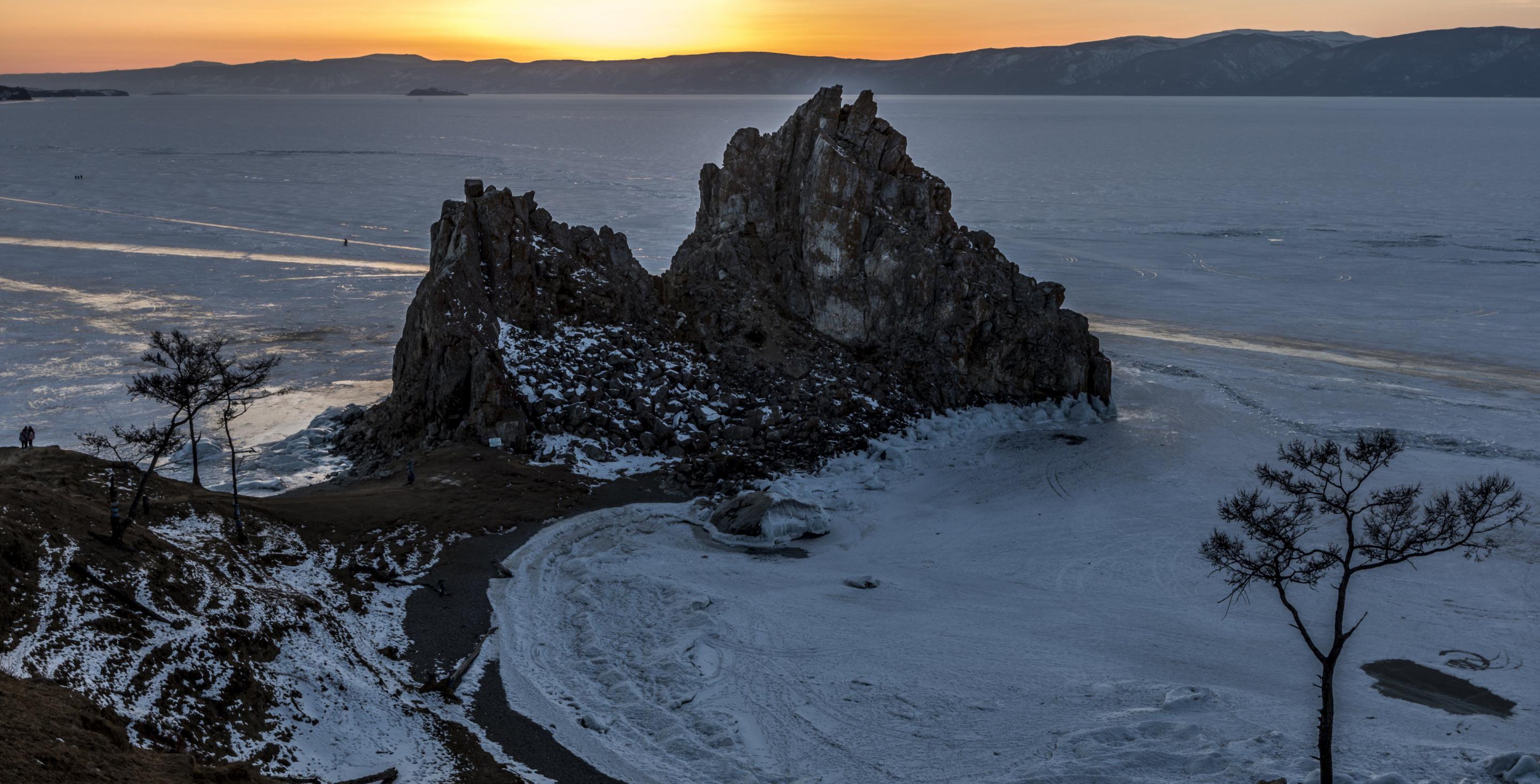 L´Ile Olkhon est considéré comme l'un des bastions du chamanisme en Sibérie. Ici le rocher du Chaman à Khoujir. Lac Baïkal - Sibérie - Russie