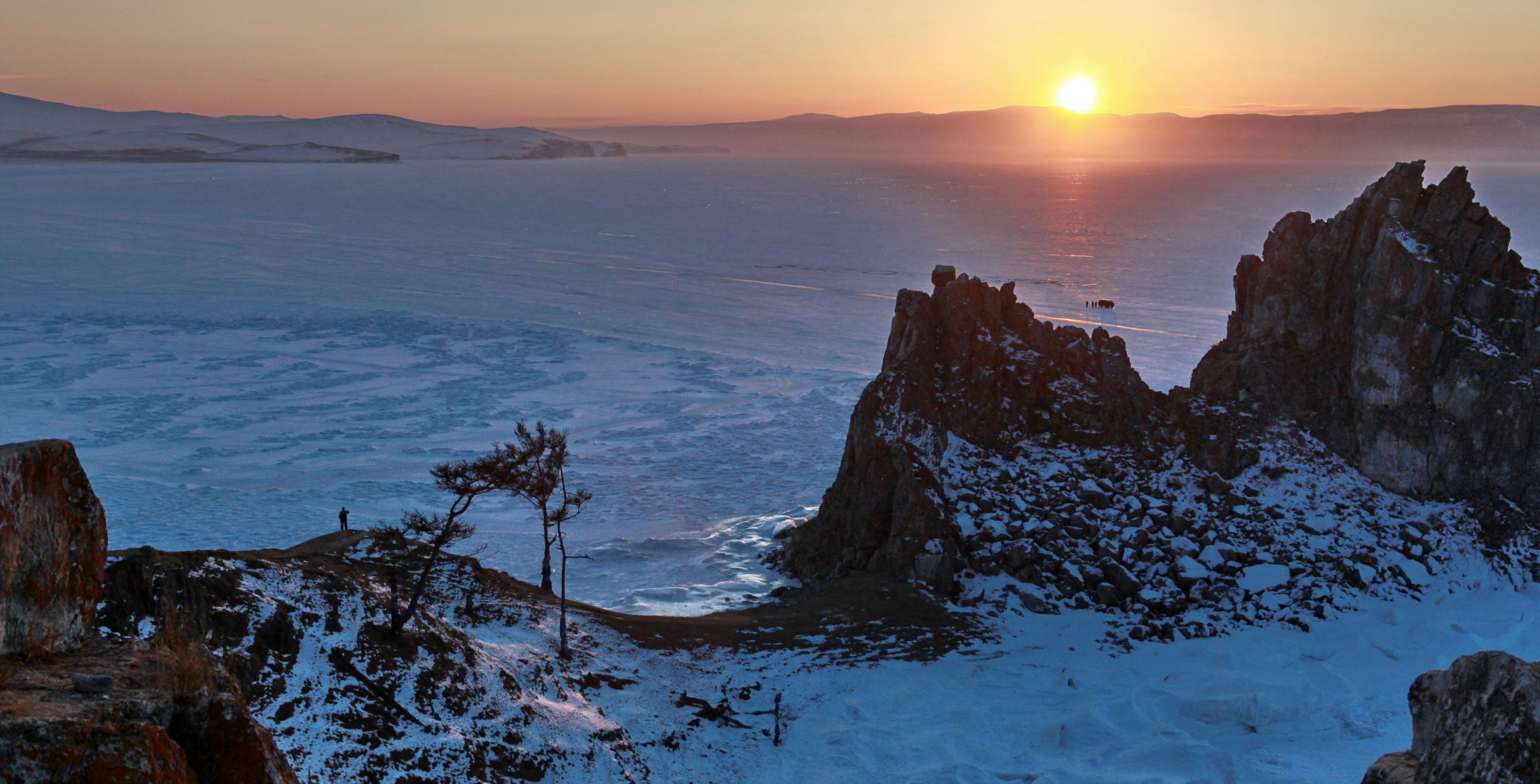 L´Ile Olkhon est considéré comme l'un des bastions du chamanisme en Sibérie. Ici le rocher du Chaman à Khoujir. Lac Baïkal - Sibérie - Russie