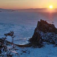 L´Ile Olkhon est considéré comme l'un des bastions du chamanisme en Sibérie. Ici le rocher du Chaman à Khoujir. Lac Baïkal - Sibérie – Russie