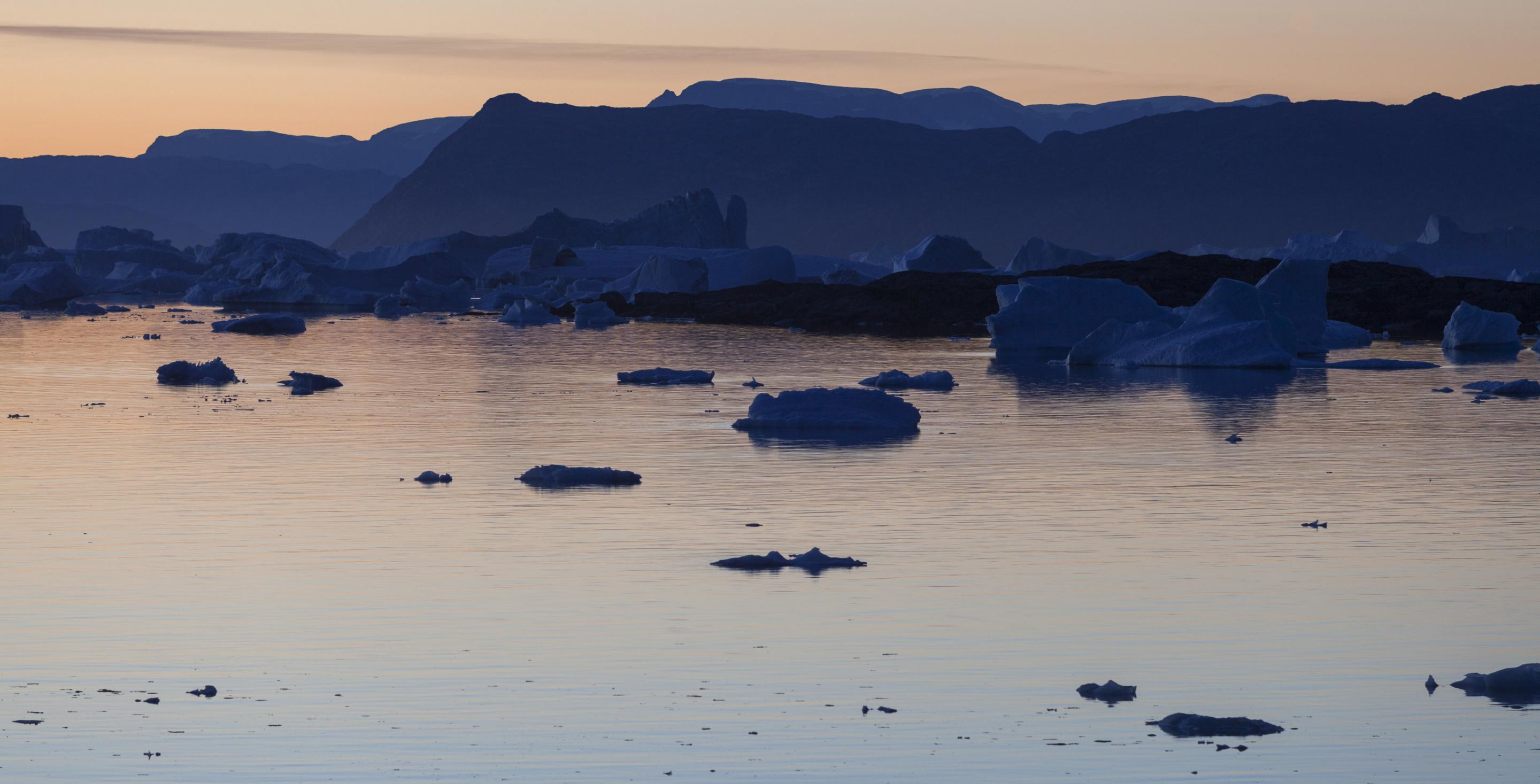 Photographie réalisée depuis un drone du fjord Sermilik sur la côte est du Groenland