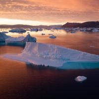 Photographie réalisée depuis un drone du fjord Sermilik sur la côte est du Groenland