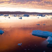 Photographie réalisée depuis un drone du fjord Sermilik sur la côte est du Groenland